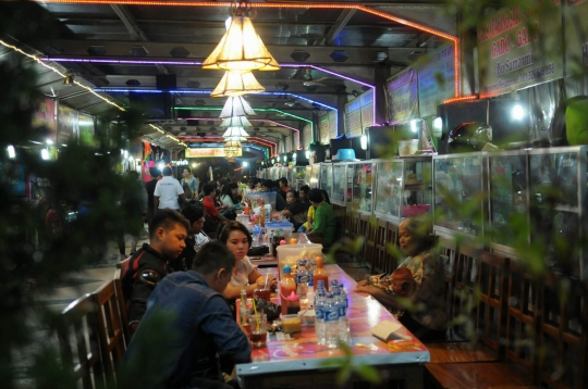 Menikmati lezatnya kuliner khas Semarang di Simpang Lima