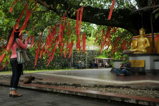 Menjelajahi pagoda tertinggi di Indonesia