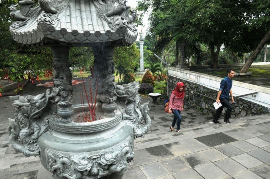 Menjelajahi pagoda tertinggi di Indonesia