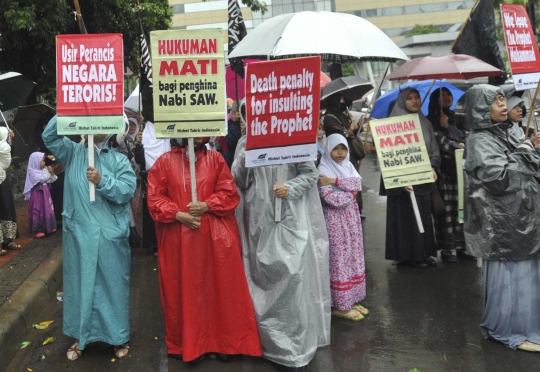 Kecam Charlie Hebdo, massa Hizbut Tahrir geruduk Kedubes Prancis