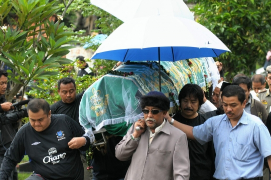 Suasana pemakaman Bob Sadino di TPU Jeruk Purut