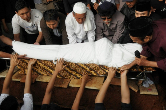 Suasana pemakaman Bob Sadino di TPU Jeruk Purut