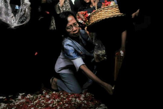 Suasana pemakaman Bob Sadino di TPU Jeruk Purut