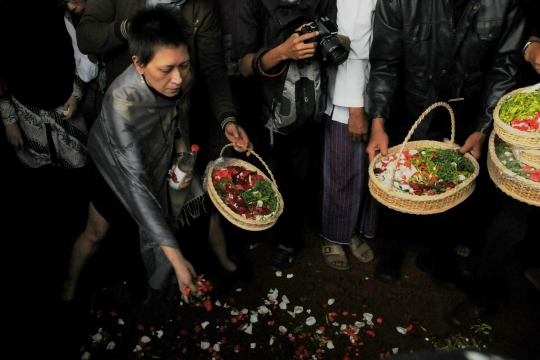 Suasana pemakaman Bob Sadino di TPU Jeruk Purut