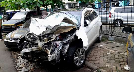 Ini Outlander maut penabrak 2 mobil dan 5 motor di Pondok Indah