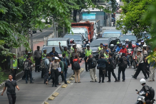 Olah TKP Outlander maut, Jalan Arteri Pondok Indah macet parah