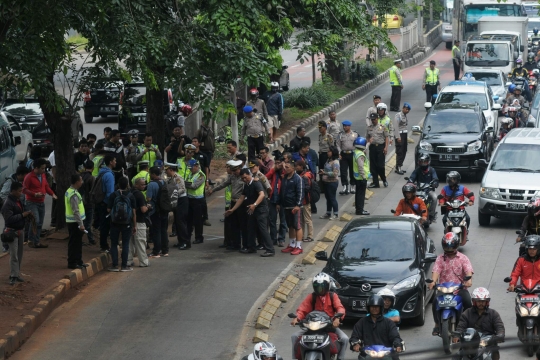 Olah TKP Outlander maut, Jalan Arteri Pondok Indah macet parah