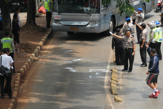 Olah TKP Outlander maut, Jalan Arteri Pondok Indah macet parah