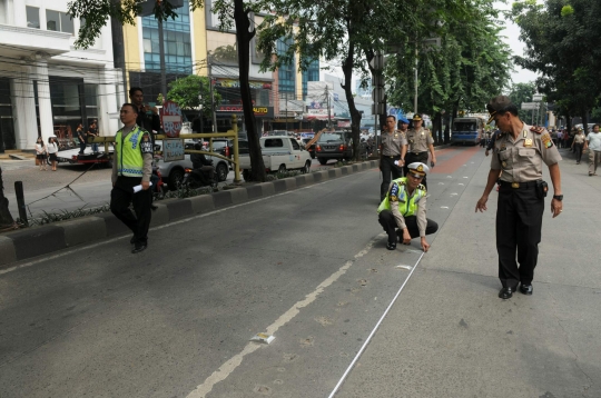 Olah TKP Outlander maut, Jalan Arteri Pondok Indah macet parah