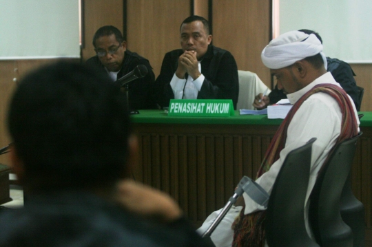 Koordinator FPI jalani sidang perdana terkait kasus kerusuhan demo