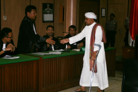 Koordinator FPI jalani sidang perdana terkait kasus kerusuhan demo