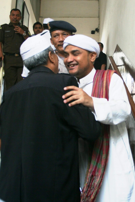 Koordinator FPI jalani sidang perdana terkait kasus kerusuhan demo