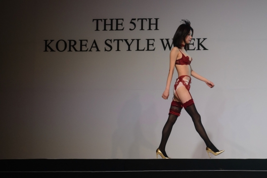 Pesona model lingerie di Korea Style Week