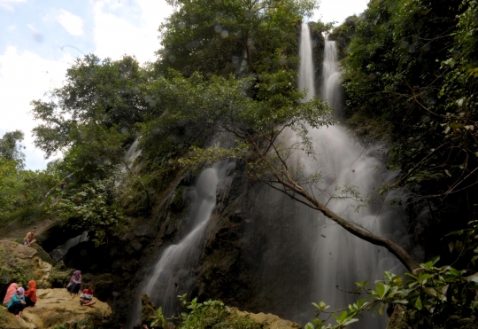 Foto Eksotisme Air Terjun Sri Gethuk Di Gunung Kidul