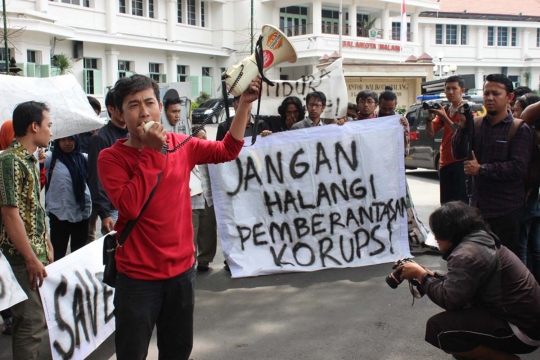 Demo penangkapan BW, massa di Malang sindir Jokowi penakut