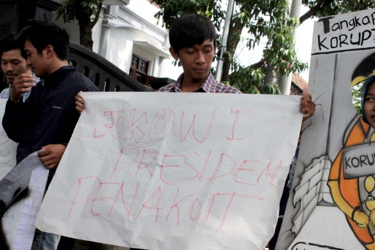 Demo penangkapan BW, massa di Malang sindir Jokowi penakut