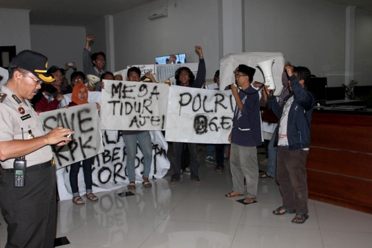 Demo penangkapan BW, massa di Malang sindir Jokowi penakut