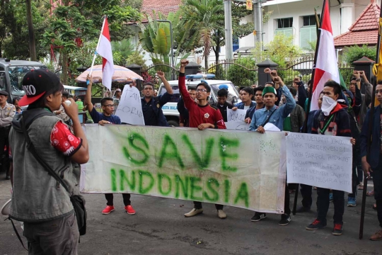 Aksi save KPK, mahasiswa Malang tuntut Jokowi tegas