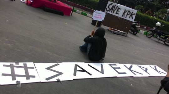 Aksi aktivis, mahasiswa, dosen & warga Malang demo Save KPK