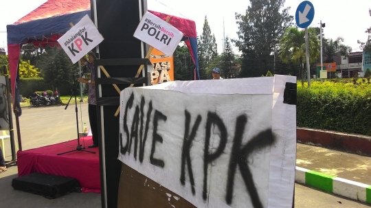 Aksi aktivis, mahasiswa, dosen & warga Malang demo Save KPK