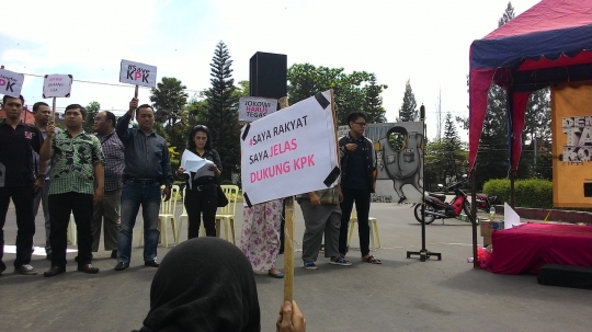 Aksi aktivis, mahasiswa, dosen & warga Malang demo Save KPK