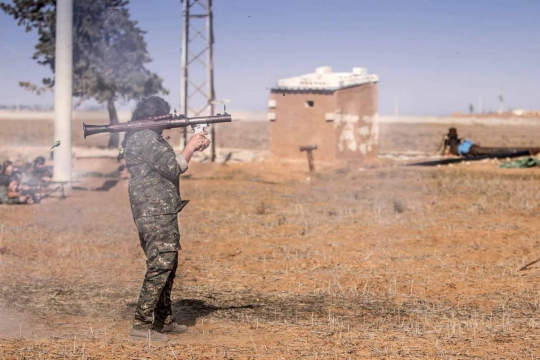 Aksi heroik pejuang wanita Kurdi latihan militer hadapi ISIS