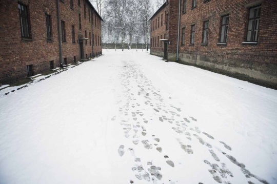 Menelusuri bagian dalam kamp eksekusi mati milik Nazi di Auschwitz