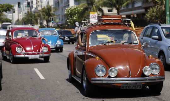 Menyaksikan 1.000 mobil VW meriahkan Volkswagen Beetle di Brasil