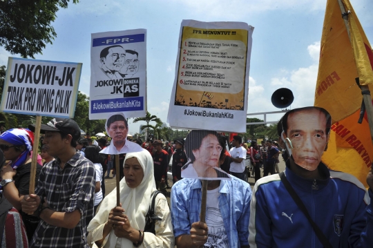 100 Hari pemerintahan Jokowi-JK, massa geruduk Istana Negara