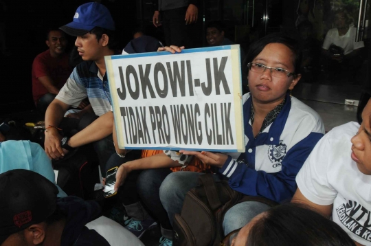Aksi puluhan aktivis demo 100 hari Jokowi-JK di KPK