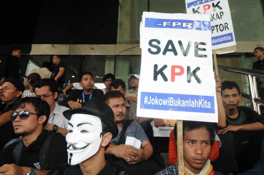 Aksi puluhan aktivis demo 100 hari Jokowi-JK di KPK