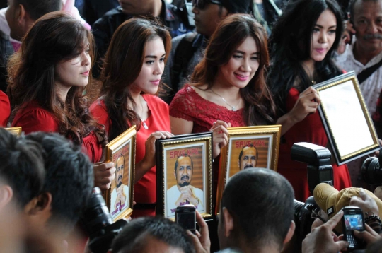 Sambangi KPK, cewek-cewek cantik dan seksi demo Abraham Samad