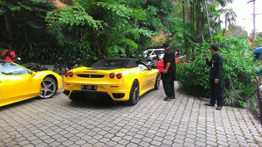 Melihat mobil-mobil mewah Ferrari digeber di Weekend Drive Touring