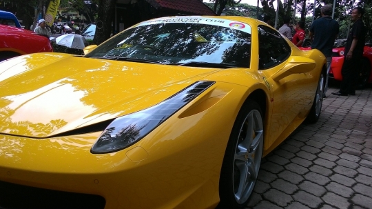 Melihat mobil-mobil mewah Ferrari digeber di Weekend Drive Touring