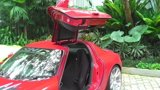 Melihat mobil-mobil mewah Ferrari digeber di Weekend Drive Touring