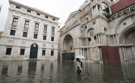 Cantiknya kota romantis Venesia meski terendam banjir