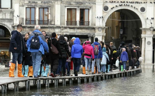 Cantiknya kota romantis Venesia meski terendam banjir