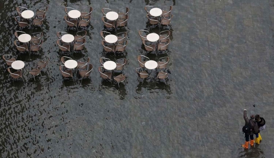 Cantiknya kota romantis Venesia meski terendam banjir