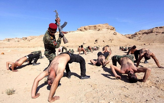 Begini kerasnya latihan pejuang Irak di tengah padang pasir