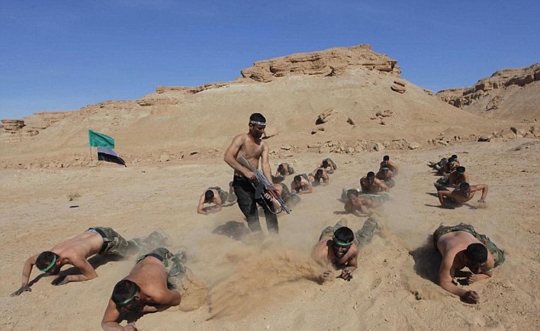 Begini kerasnya latihan pejuang Irak di tengah padang pasir