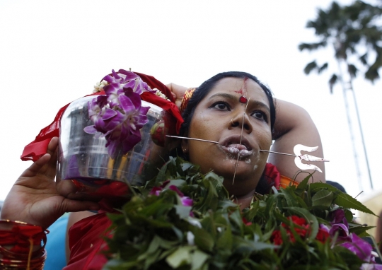 Ekstremnya Perayaan Thaipusam di Kuil Gua Batu Malaysia