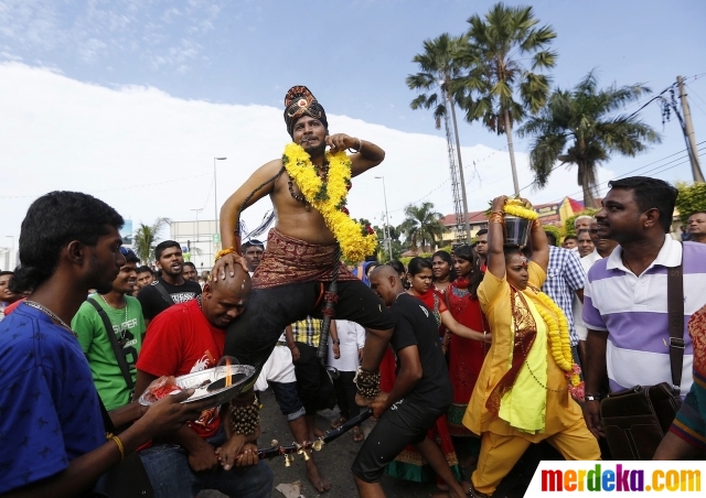 Foto : Ekstremnya Perayaan Thaipusam di Kuil Gua Batu 