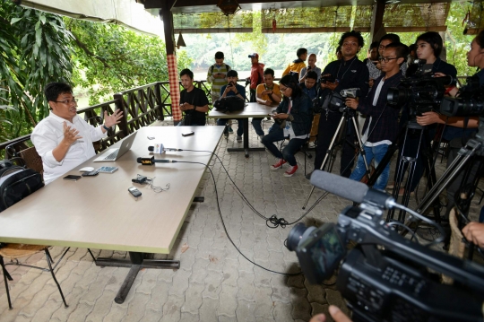 Ini politikus NasDem yang ngaku motret foto syur Samad-Feriyani