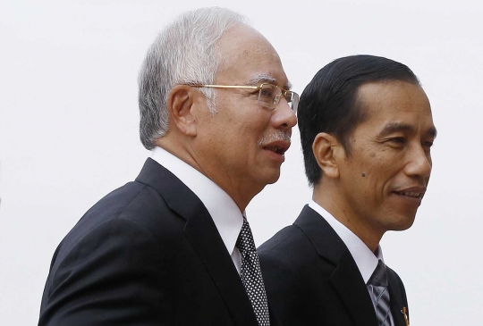 Cairkan suasana, Najib Razak ajak Jokowi keliling kantor PM Malaysia