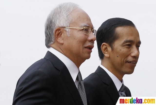 Foto : Cairkan suasana, Najib Razak ajak Jokowi keliling 