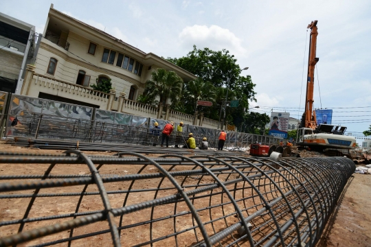 Menengok tahap awal pembangunan jalan layang STS Permata Hijau