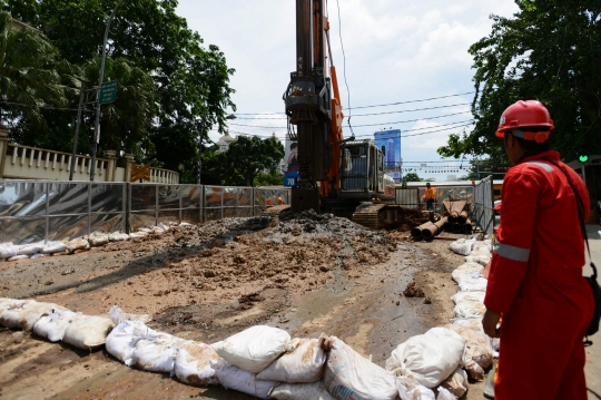 Menengok tahap awal pembangunan jalan layang STS Permata Hijau