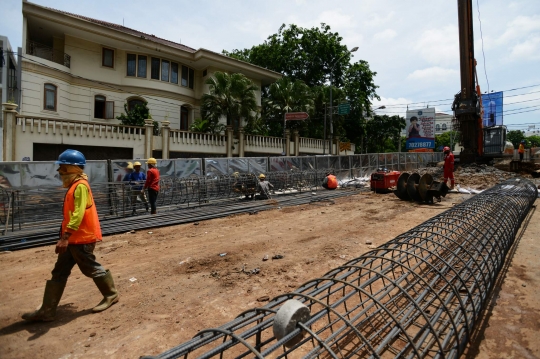 Menengok tahap awal pembangunan jalan layang STS Permata Hijau