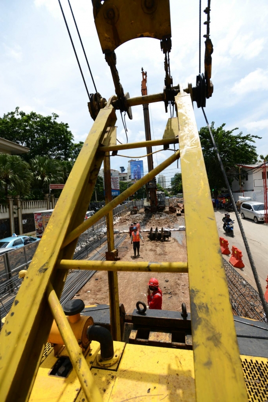 Menengok tahap awal pembangunan jalan layang STS Permata Hijau