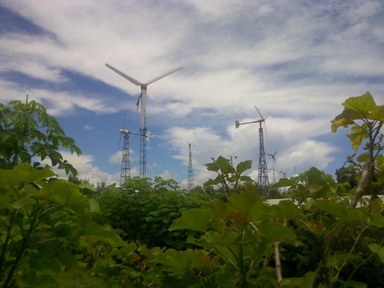 Teknologi kincir angin hidupi wisata dan nelayan di Pantai Pandasimo
